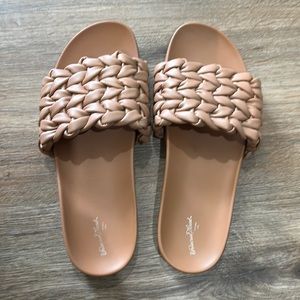 Universal Thread Sandals